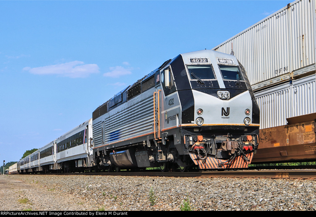 NJT 4032 on train 5524